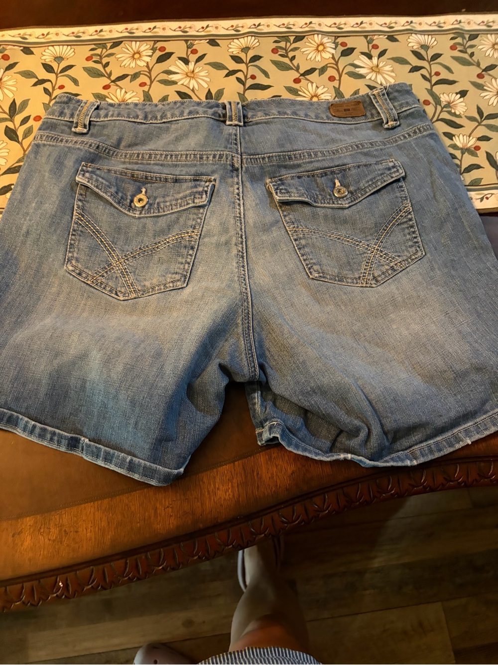 Tommy Hilfiger Light Wash Denim Jean Shorts - Picture 2 of 7